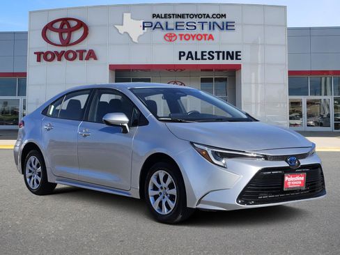 Used 2024 Toyota Corolla LE image 1