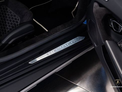Used 2024 Lamborghini Huracan Sterrato image 42