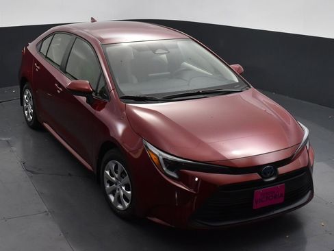 Used 2025 Toyota Corolla LE image 13