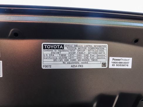 Used 2021 Toyota RAV4 LE AWD/4WD image 27