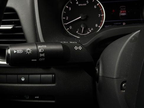 Used 2025 Nissan Rogue SV FWD image 35