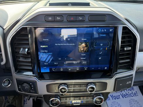 Used 2022 Ford F250 Lariat w/ Black Appearance Package AWD/4WD image 19