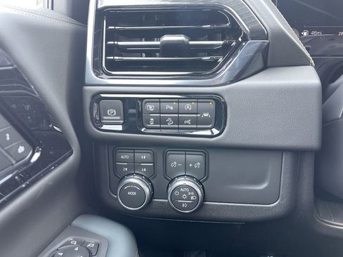 New 2026 GMC Yukon XL AT4 image 18