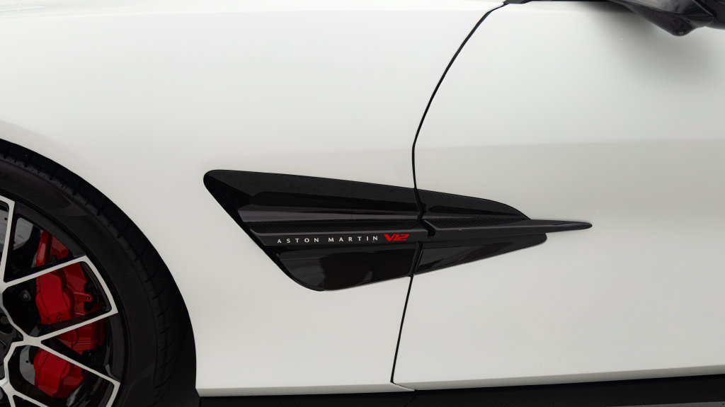 Used 2025 Aston Martin Vanquish RWD image 4