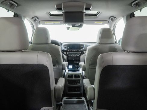 Used 2021 Honda Pilot Touring image 11
