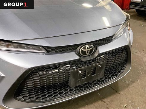 Used 2021 Toyota Corolla LE FWD image 30