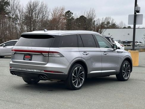 Used 2020 Lincoln Aviator Reserve w/ Equipment Group 202A image 8