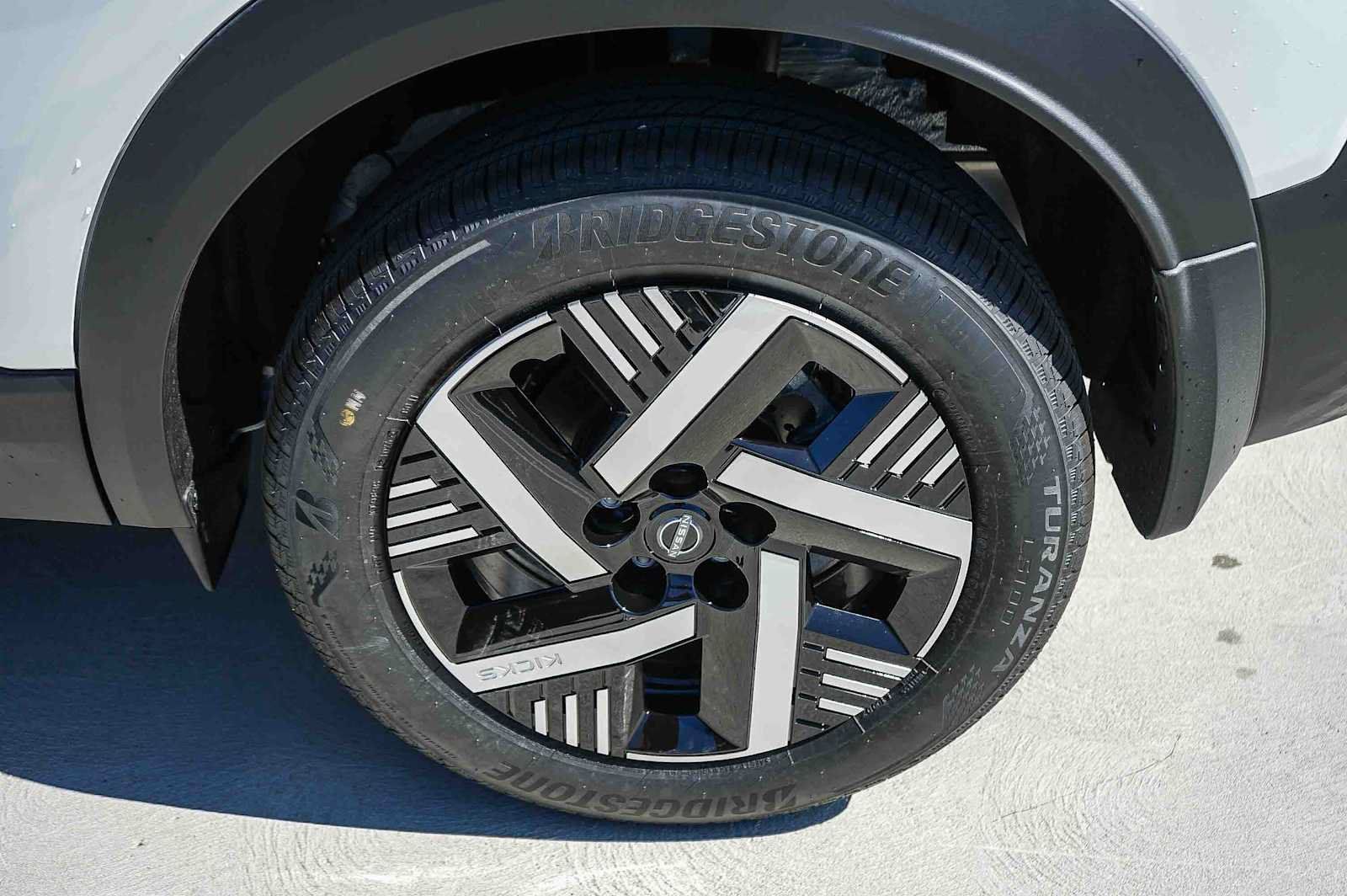 New 2027 Nissan Kicks SV FWD image 10