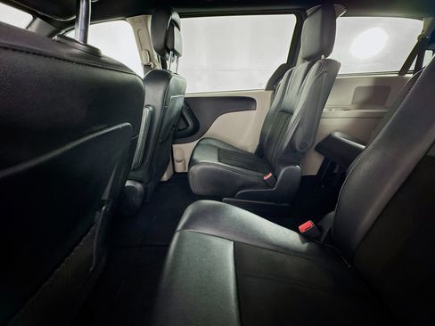 Used 2019 Dodge Grand Caravan SXT image 23