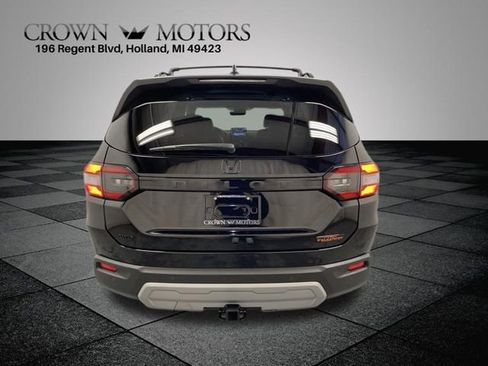 Used 2025 Honda Pilot TrailSport image 5