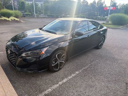 Certified 2023 Nissan Altima 2.5 SR w/ SR Premium Package FWD image 4