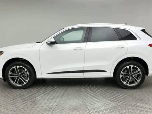 Used 2025 Audi Q5 Premium w/ Convenience Package AWD/4WD image 5