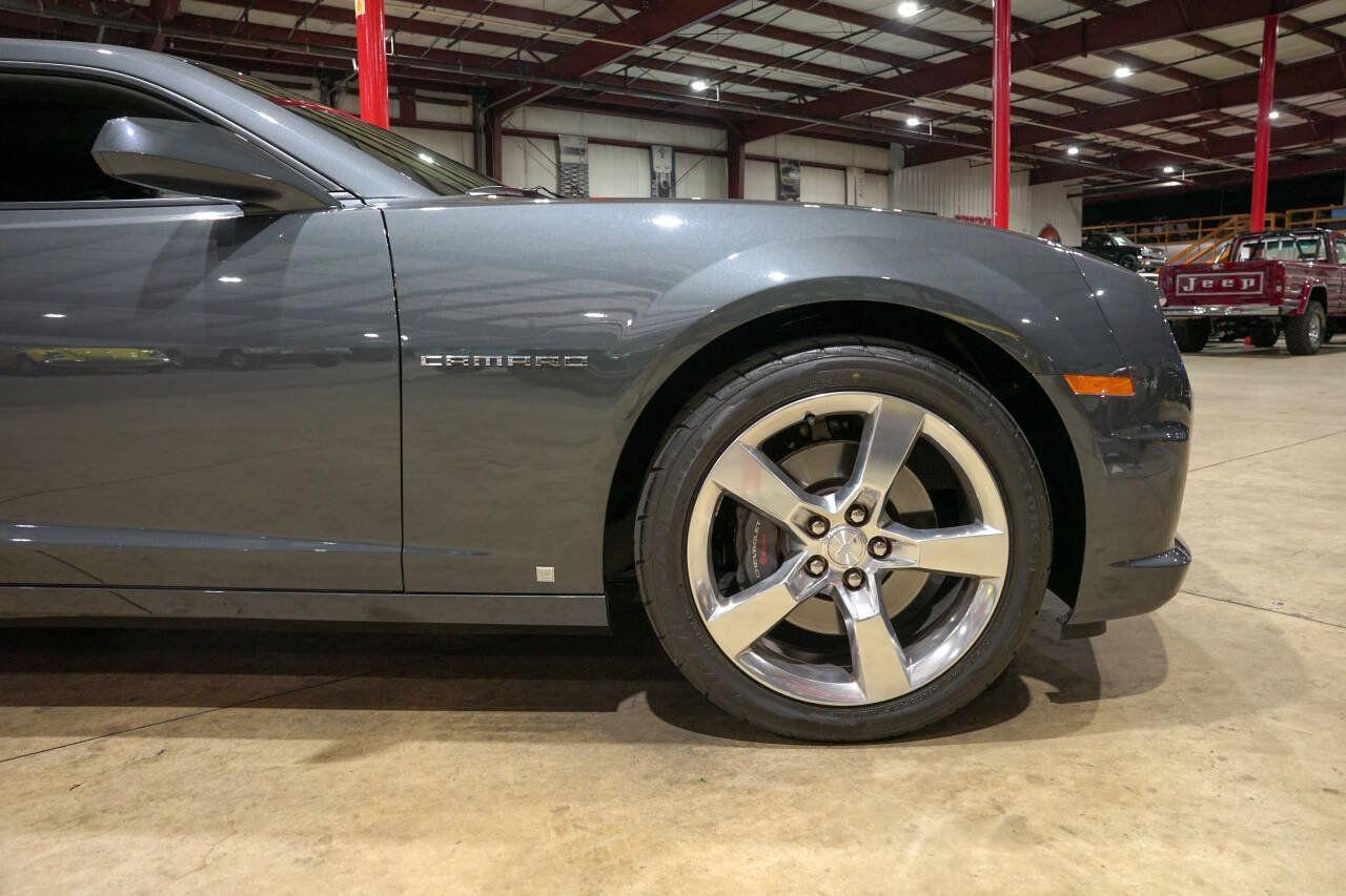 Used 2010 Chevrolet Camaro SS RWD image 11