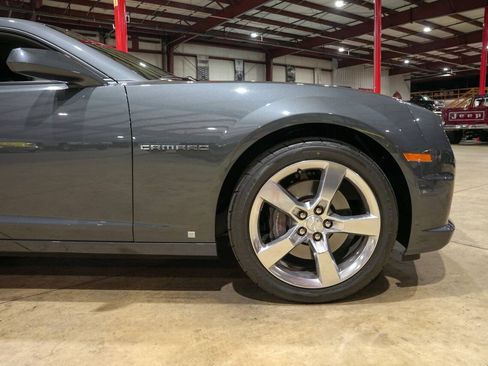 Used 2010 Chevrolet Camaro SS RWD image 11