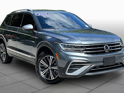 Used 2024 Volkswagen Tiguan Wolfsburg Edition FWD image 3