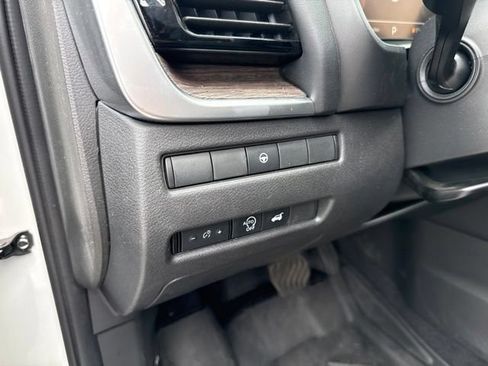 Used 2024 Nissan Rogue Platinum AWD/4WD image 20