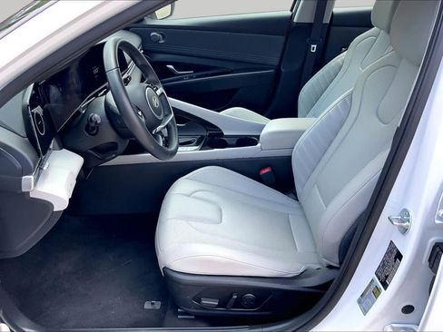 Used 2025 Hyundai Elantra Limited FWD image 8