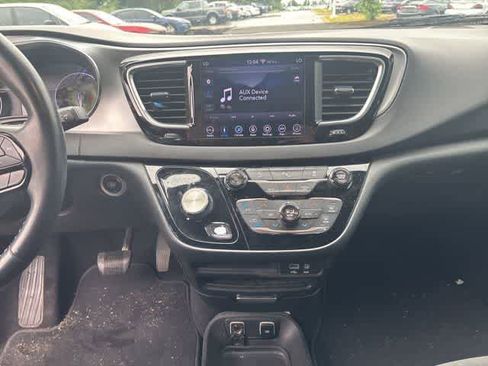 Used 2018 Chrysler Pacifica Touring Plus w/ S Appearance Package FWD image 18
