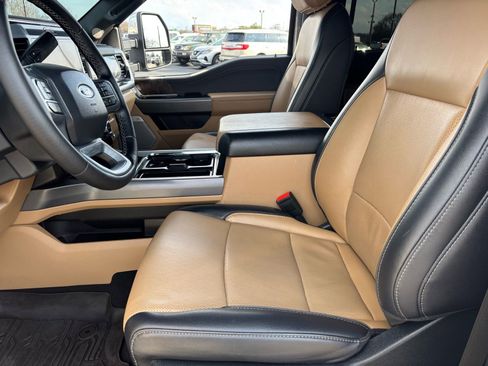 Used 2025 Ford F250 Lariat w/ Chrome Package image 17