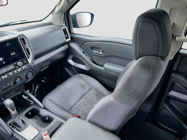 Certified 2025 Nissan Frontier SV w/ Tow Package RWD image 5