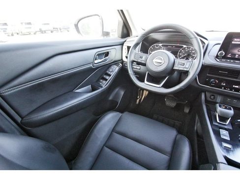 Used 2024 Nissan Rogue SV w/ SV Premium Package FWD image 11