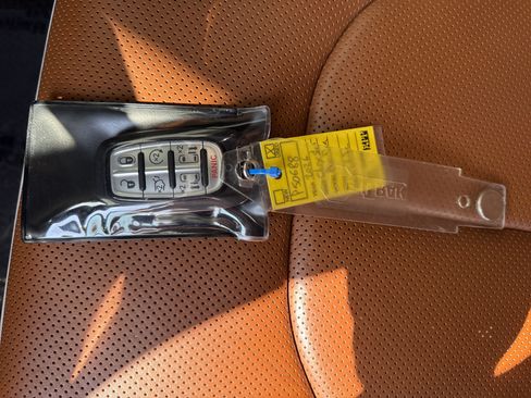 Used 2026 Chrysler Pacifica Pinnacle FWD image 37