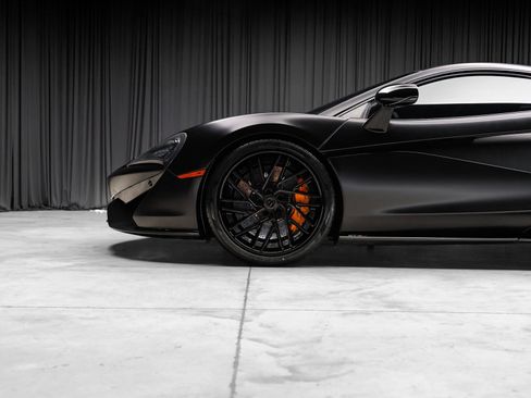 Used 2016 McLaren 570S Coupe RWD image 25