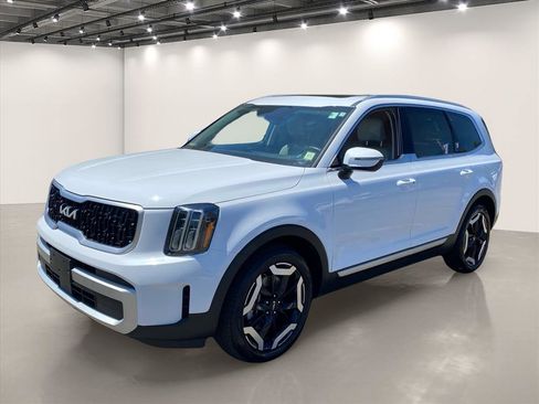 Used 2024 Kia Telluride EX AWD/4WD image 4