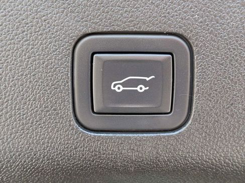 Used 2023 Chevrolet Tahoe Z71 w/ Z71 Off-Road Package AWD/4WD image 16