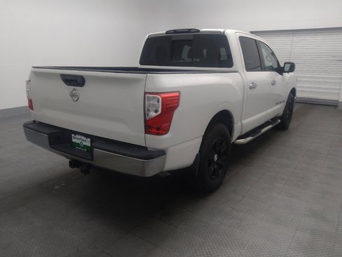 Used 2018 Nissan Titan SV image 9