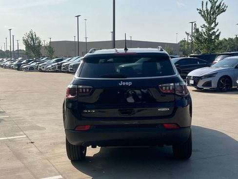 Used 2023 Jeep Compass Latitude AWD/4WD image 11