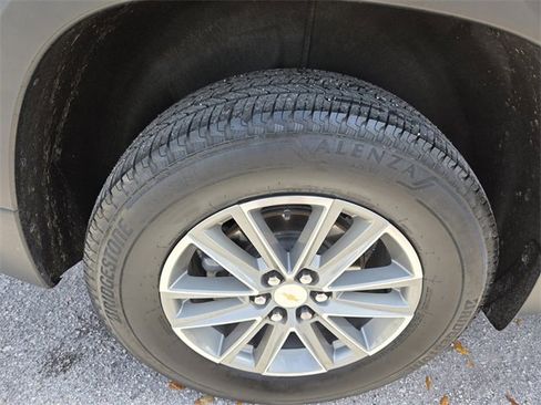 Used 2023 Chevrolet Traverse LT image 21