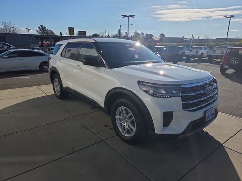 New 2026 Ford Explorer Active image 7