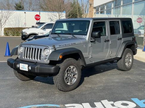 Used 2017 Jeep Wrangler Unlimited Rubicon w/ Connectivity Group AWD/4WD image 9