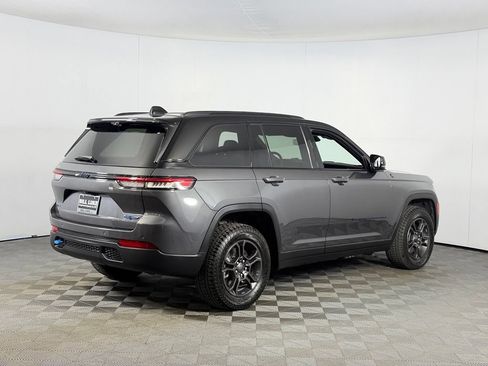 Used 2024 Jeep Grand Cherokee Trailhawk w/ Luxury Tech Group III AWD/4WD image 10