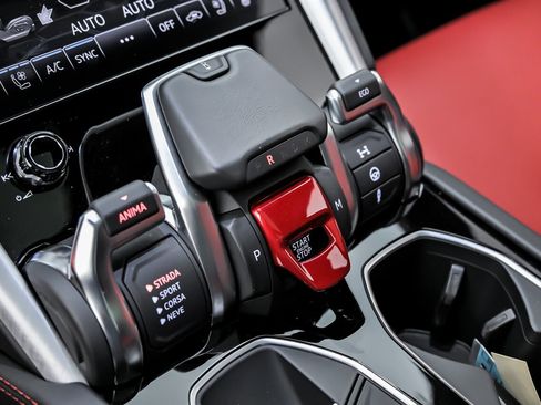 Used 2020 Lamborghini Urus image 38