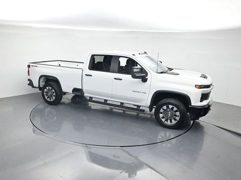 Used 2025 Chevrolet Silverado 2500 Custom AWD/4WD image 38