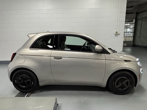 New 2025 FIAT 500 e image 3