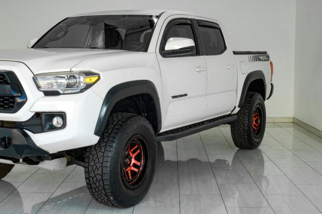 Used 2018 Toyota Tacoma TRD Off-Road w/ Technology Package AWD/4WD image 70