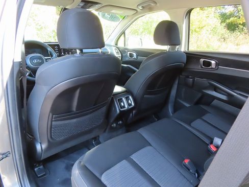 Used 2021 Kia Sorento LX image 24