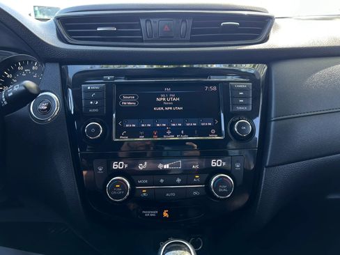 Used 2019 Nissan Rogue SV AWD/4WD image 23