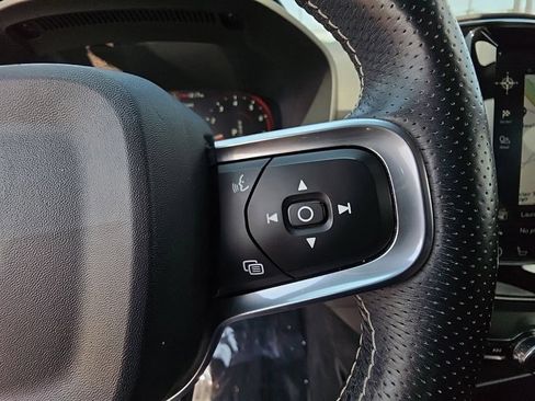 Used 2019 Volvo XC40 T5 R-Design AWD/4WD image 12