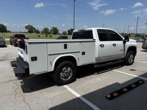 Used 2021 Chevrolet Silverado 2500 W/T w/ WT Fleet Convenience Package AWD/4WD image 2
