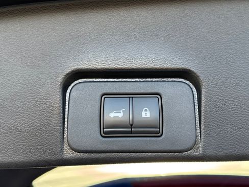 Used 2023 Nissan Rogue SV w/ SV Premium Package image 40