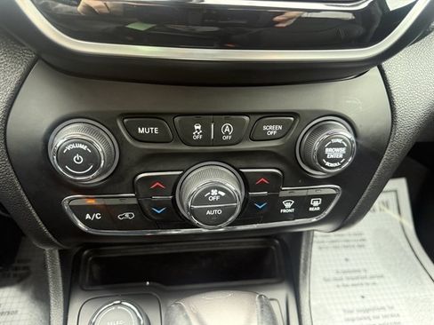 Used 2019 Jeep Cherokee Limited AWD/4WD image 17