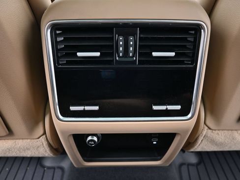 Certified 2023 Porsche Cayenne Platinum Edition AWD/4WD image 8