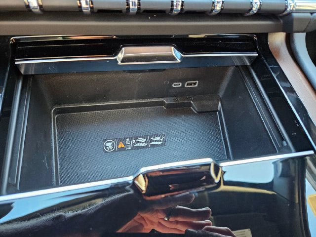 New 2026 GMC Yukon Denali w/ Denali Reserve Package AWD/4WD image 35