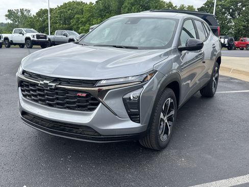 New 2026 Chevrolet Trax RS w/ Driver Confidence Package FWD image 2