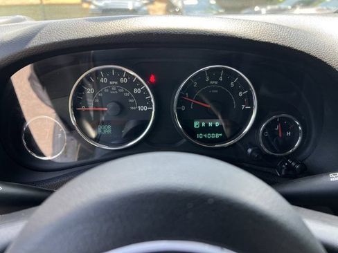 Used 2015 Jeep Wrangler Unlimited Rubicon w/ Connectivity Group AWD/4WD image 29