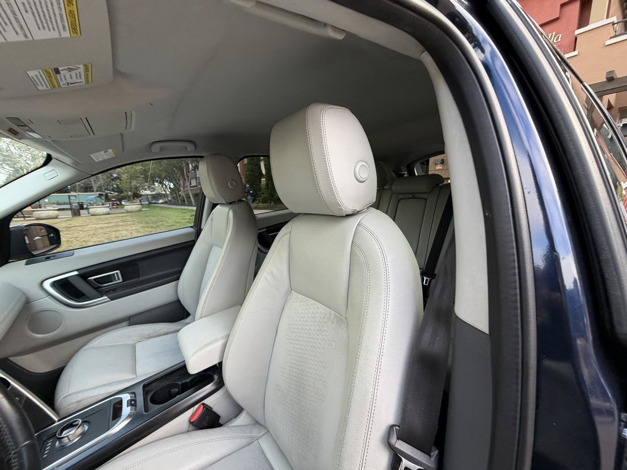 Used 2016 Land Rover Discovery Sport SE AWD/4WD image 30
